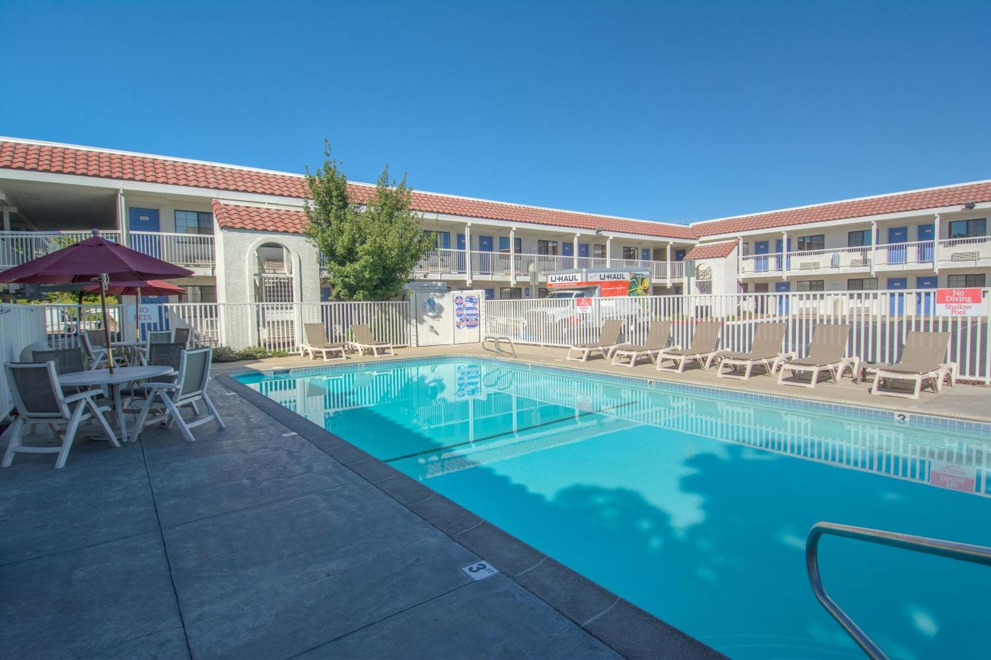 5 Solid 3-Star Hotels Near Redding City Parks Mntnc Div