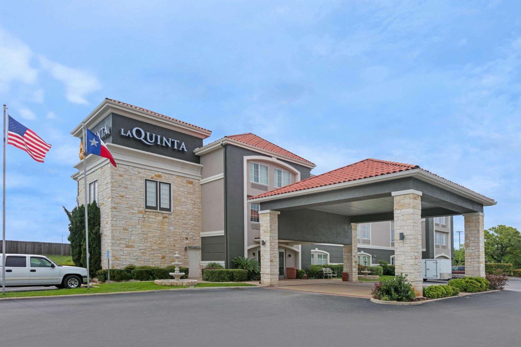 4 Three-Star Hotels Near Rancho Ponte Vineyard Worth Booking