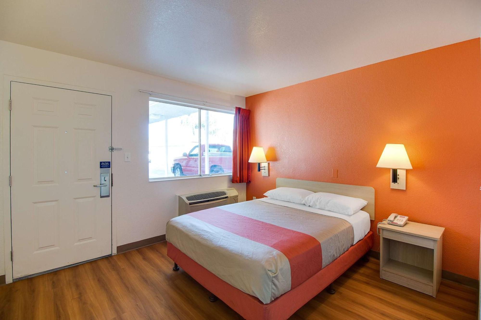4 Airport Hotels Near Tempe Beach Park for Easy Sky Harbor Access