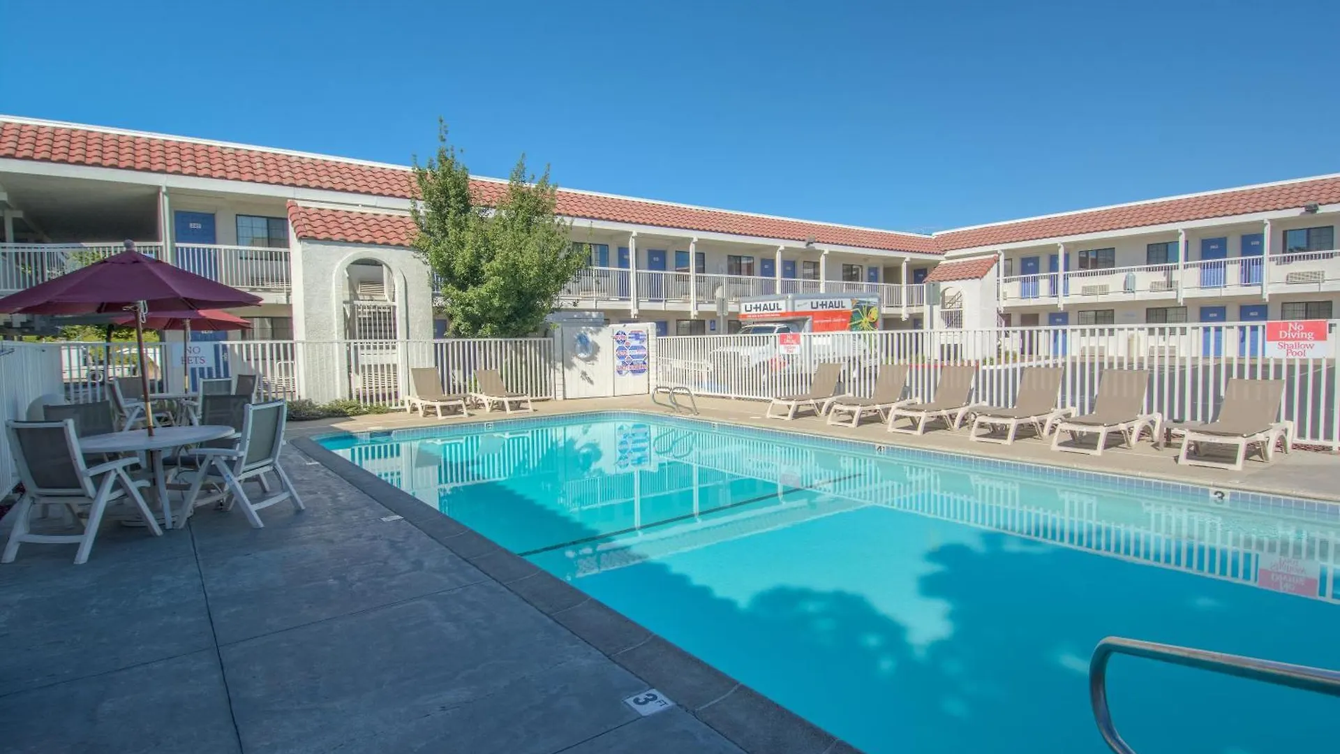 5 Solid 3-Star Hotels Near Redding City Parks Mntnc Div
