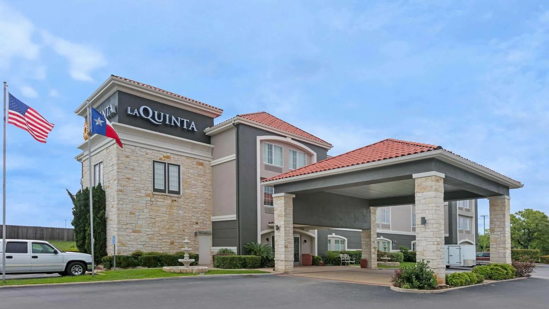 4 Three-Star Hotels Near Rancho Ponte Vineyard Worth Booking