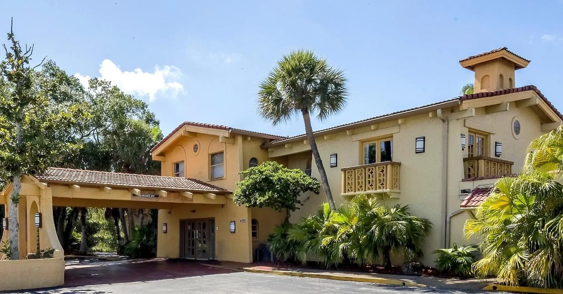 9 Budget Hotels Near Northside Hosp & Heart Inst for Less