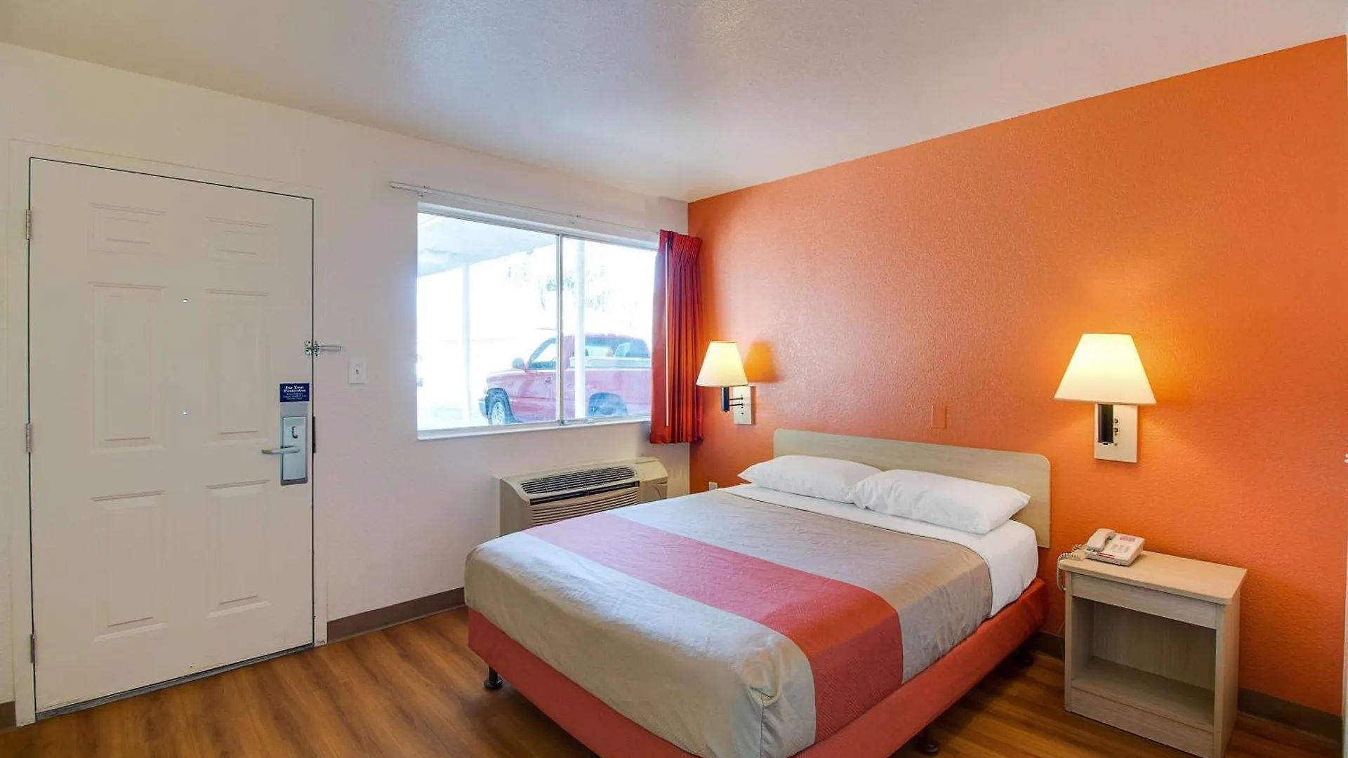 4 Airport Hotels Near Tempe Beach Park for Easy Sky Harbor Access